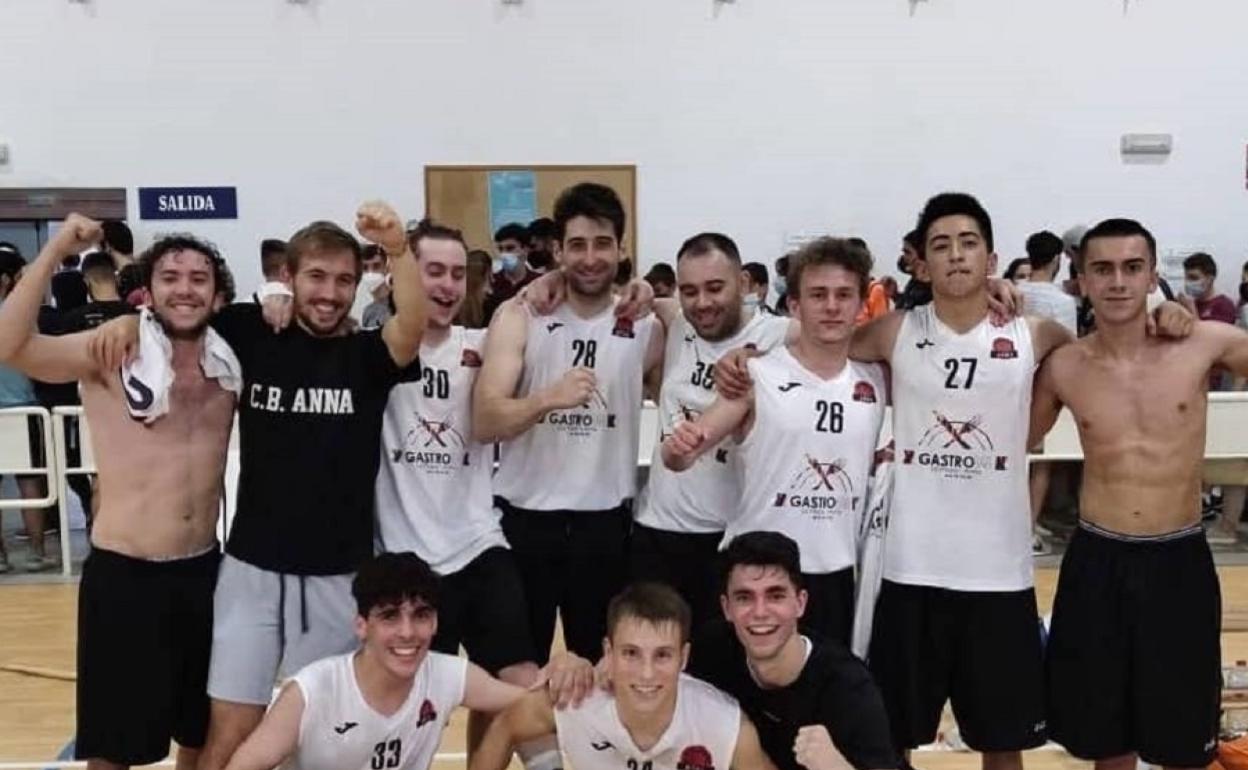 Los jugadores del equipo que ha conseguido el ascenso a Preferente. 