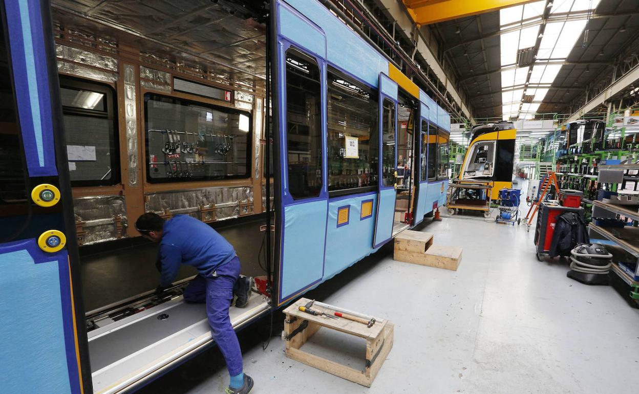 Trabajos en la factoría de Stadler en Albuixech.