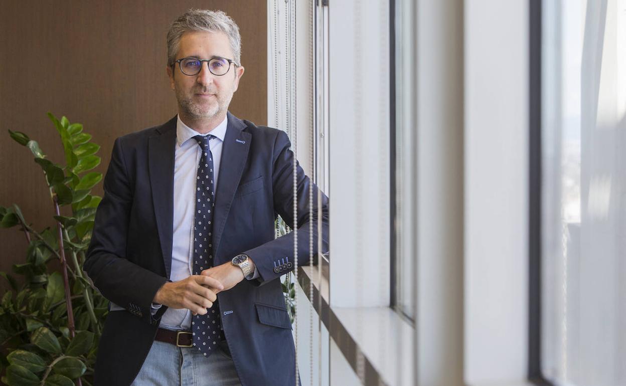 El conseller Arcadi España, antes de la entrevista con LAS PROVINCIAS. 