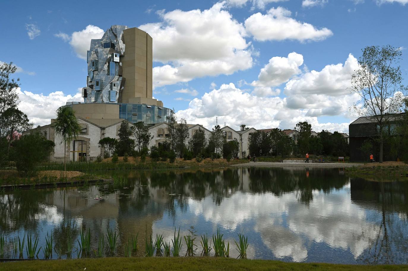 Fotos: El último edificio de Frank Gehry se alza imponente