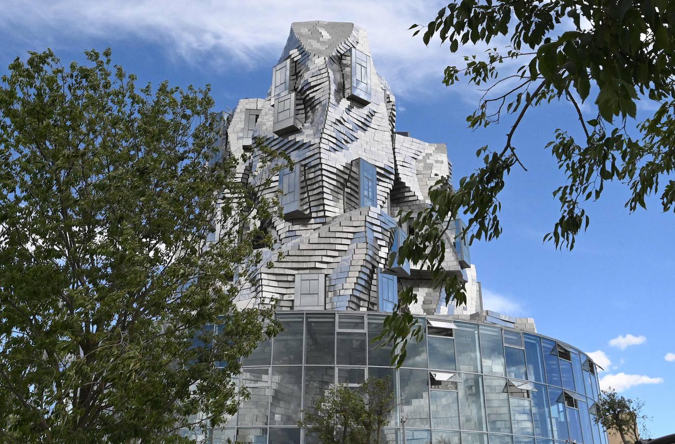 Fotos: El último edificio de Frank Gehry se alza imponente