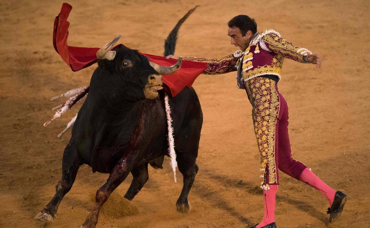 Enrique Ponce, en una faena. 