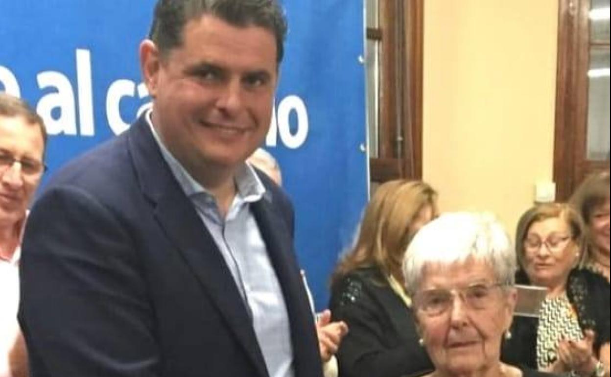 El portavoz popular, Pepe Pons, con María Esteve. 