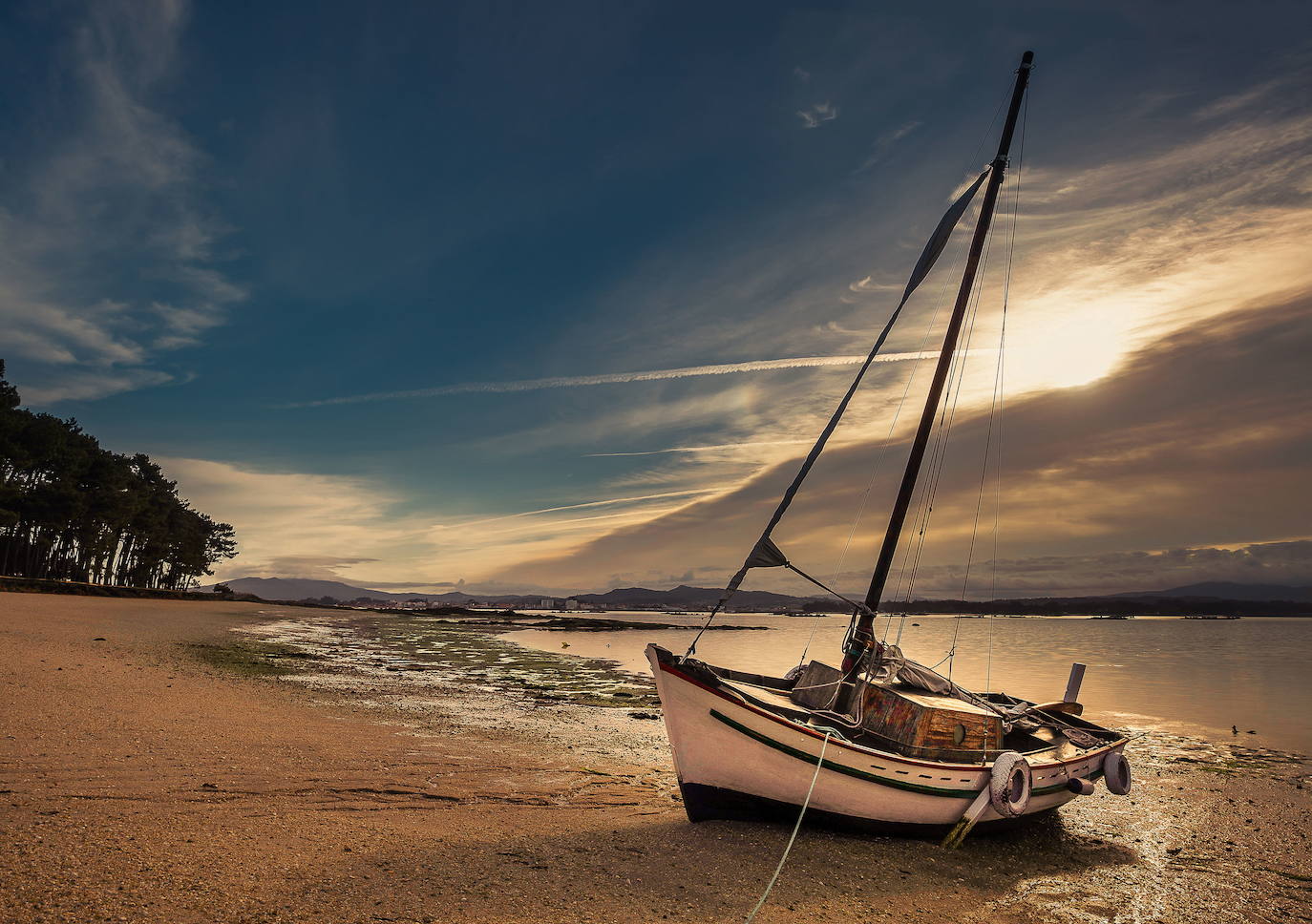 1.- O Grove (Pontevedra) | O Grove es el paraíso gallego para los amantes del verano, del sol y la playa. Con un microclima propio, unas playas de arena fina y aguas cristalinas... Todo un destino termal y una gastronomía para desconectar. 