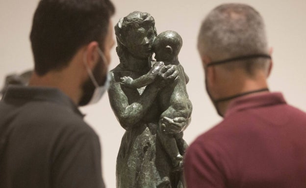 La muestra recoge cerca de 40 esculturas. 