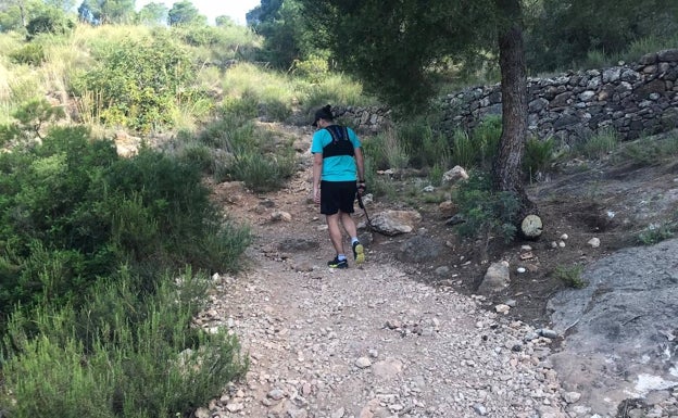 Zona de la ruta en la que hay que ir con cuidado por las piedras sueltas que pueden provocar resbalones. 