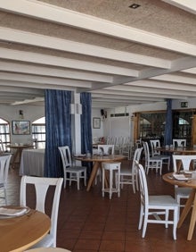 Imagen secundaria 2 - Interior de Casa Manolo, con vistas a la playa de Daimús. 