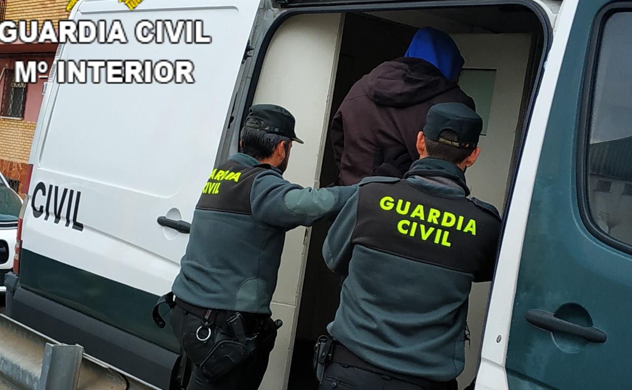 Guardia Civil detiene a cuatro personas por venta de droga en Sueca y Fortaleny