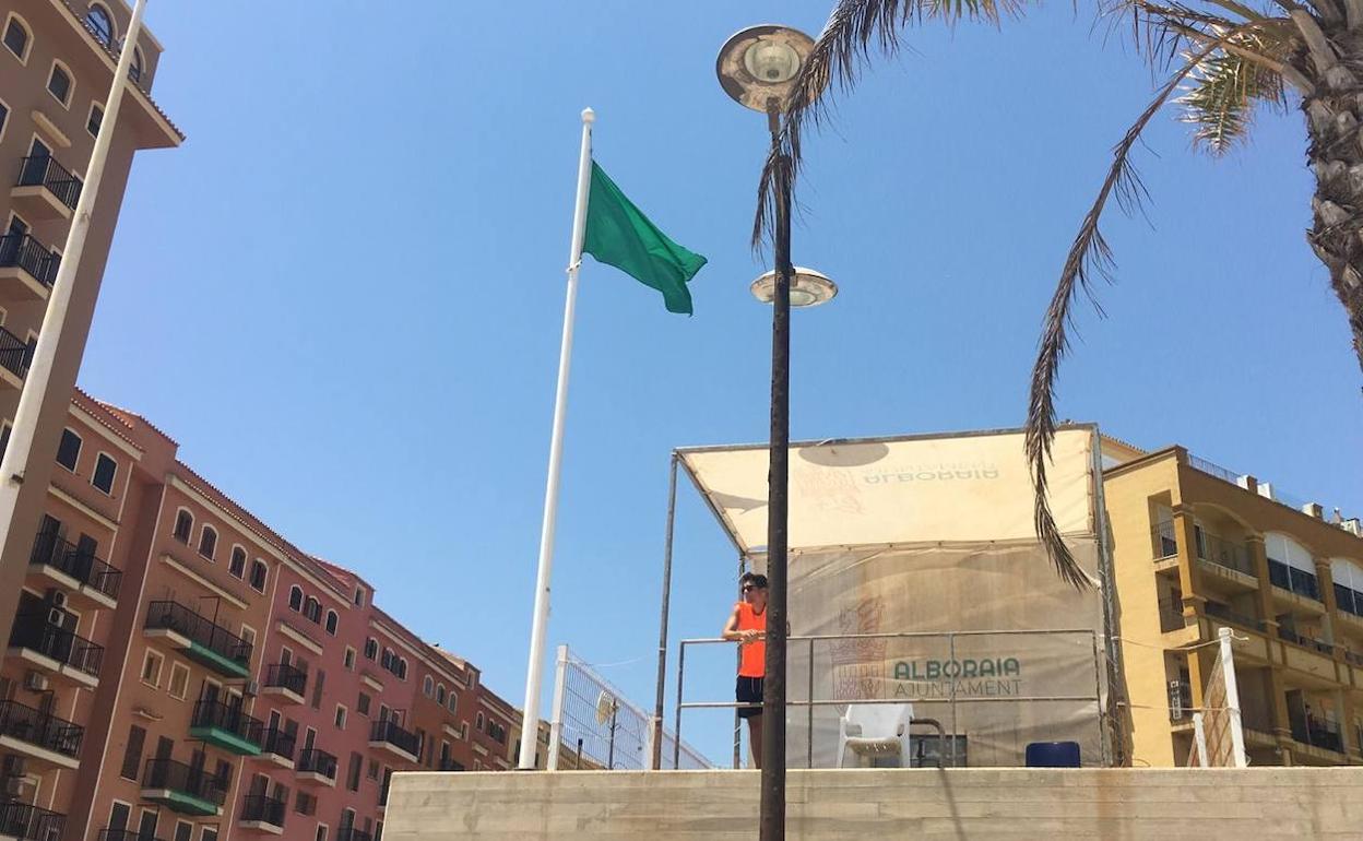 La playa, de nuevo abierta al baño. 