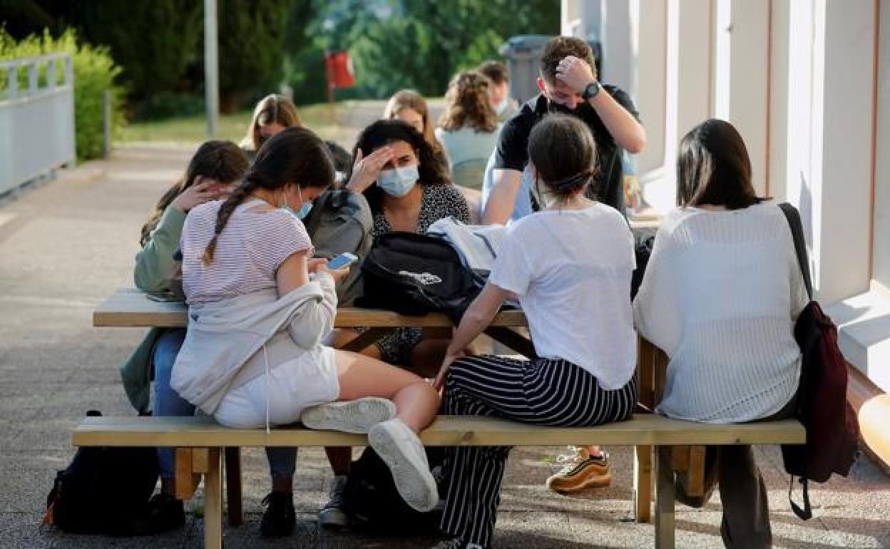 Estudiantes durante las pruebas de Selectividad.