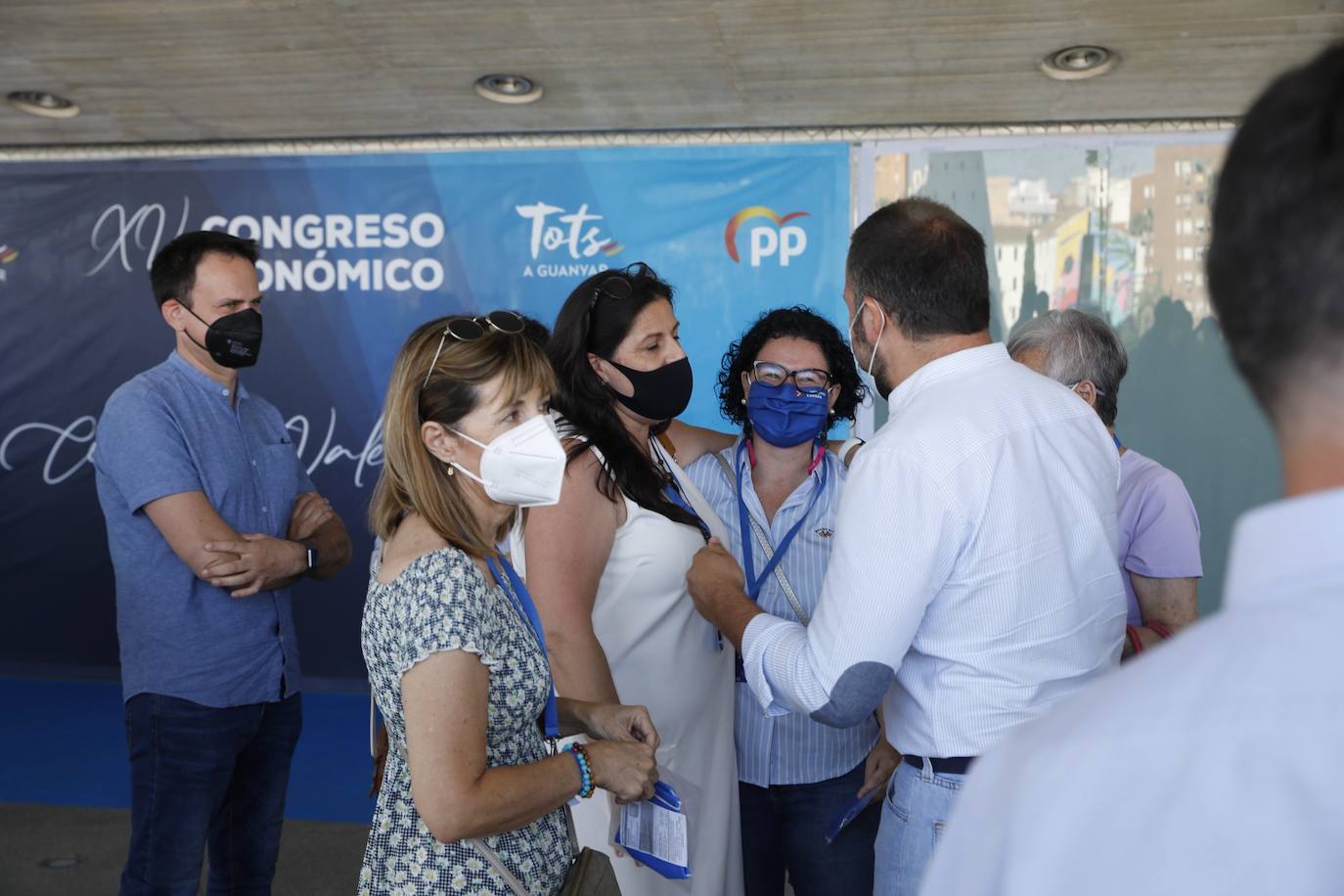 El XV Congreso Autonómico del Partido Popular se celebra este sábado en las salas del Palau de Les Arts. El expresidente de la Generalitat Alberto Fabra es el encargado de presidir el cónclave de los populares y proclamar como nuevo presidente del partido a Carlos Mazón.