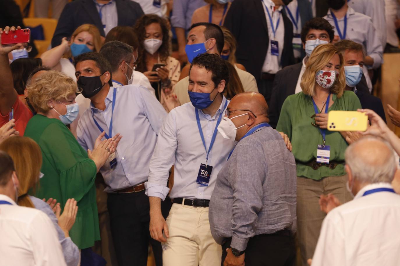 El XV Congreso Autonómico del Partido Popular se celebra este sábado en las salas del Palau de Les Arts. El expresidente de la Generalitat Alberto Fabra es el encargado de presidir el cónclave de los populares y proclamar como nuevo presidente del partido a Carlos Mazón.