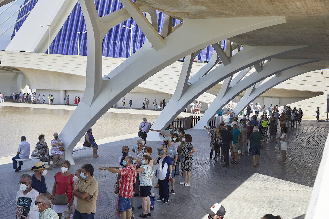 Colas para vacunarse en Valencia este sábado 3 de julio. 