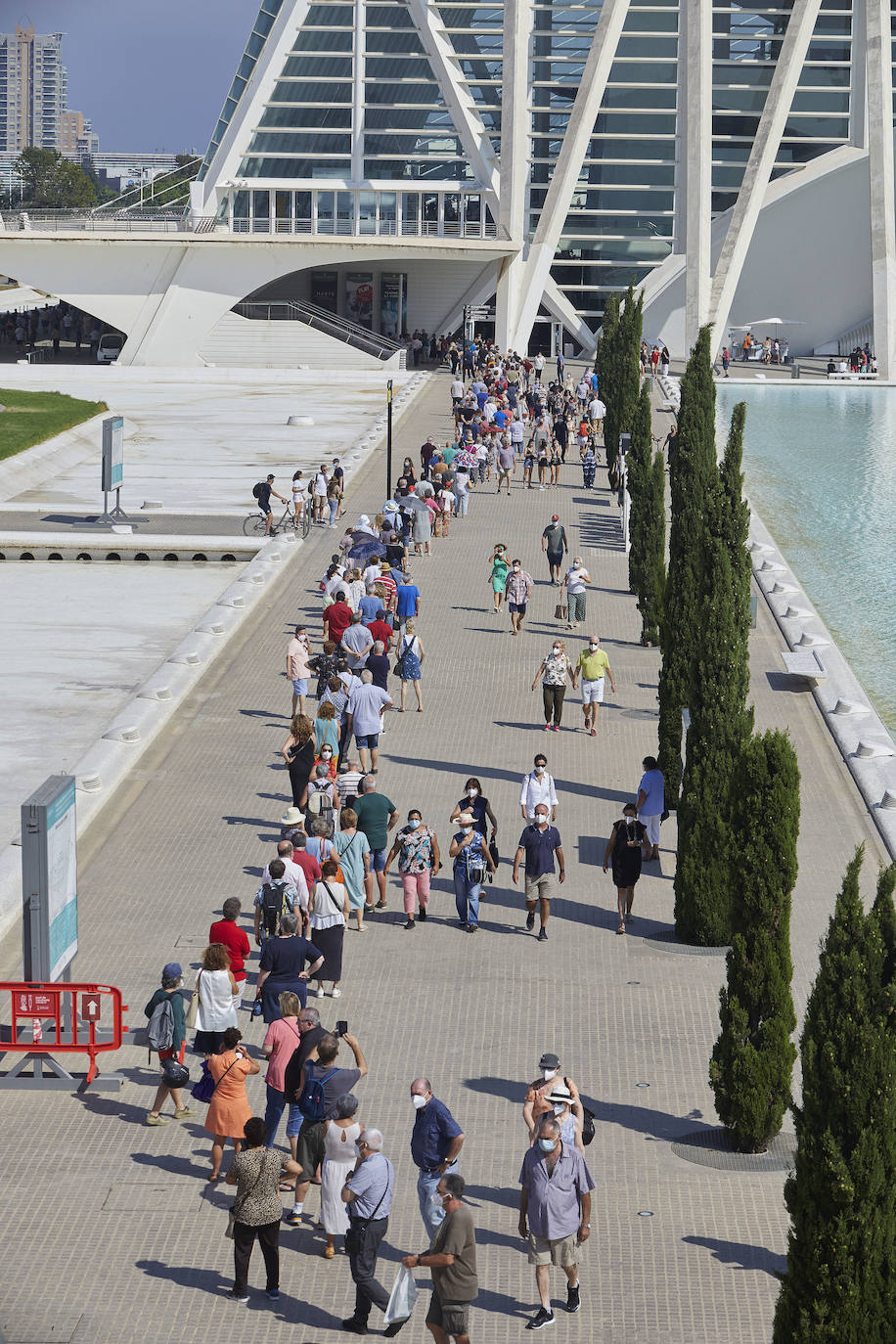 Colas para vacunarse en Valencia este sábado 3 de julio. 