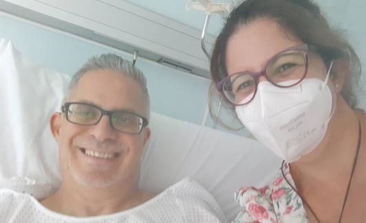 Oskar Belategui y Olga Pereda en el Hospital Donostia.