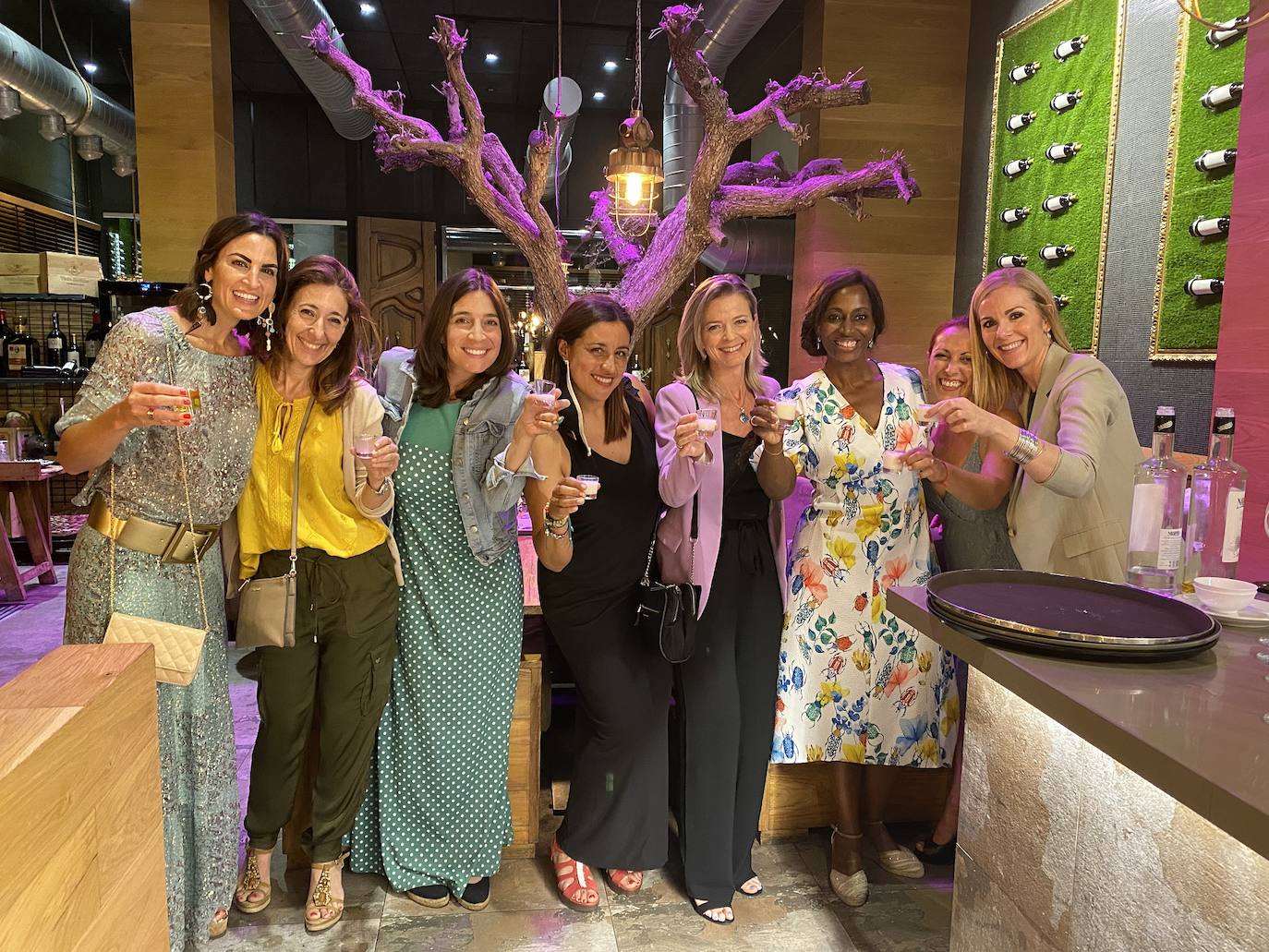 Sandra García, Emilia Selva, Sandra Castell, Eva Martín, Patricia Sanz, Bisila Bokoko, Carolina Gascón y Carolina Tomás.