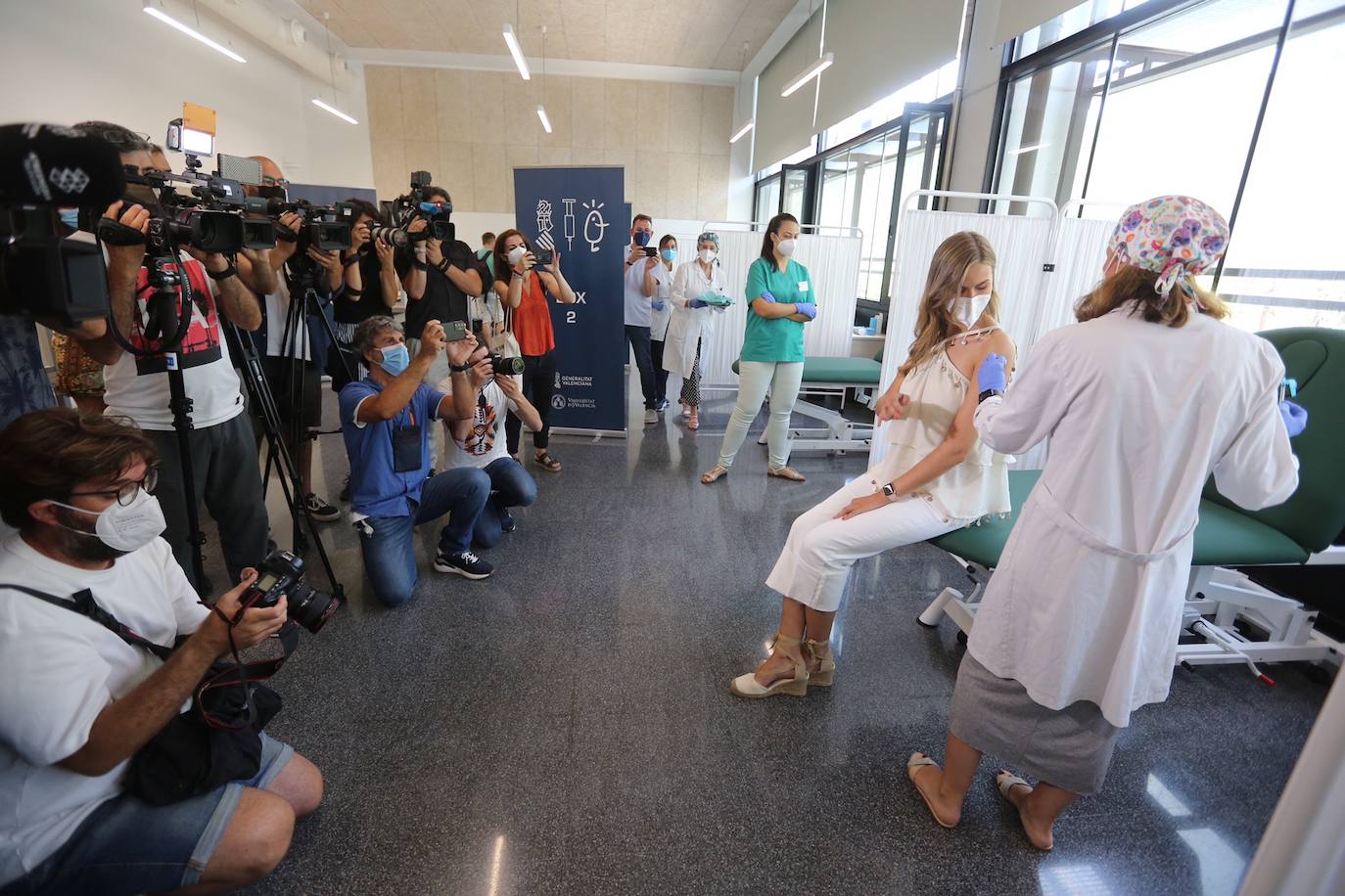 La Universitat de València inmuniza esta semana a los alumnos que realizan programas de movilidad en el extranjero. 