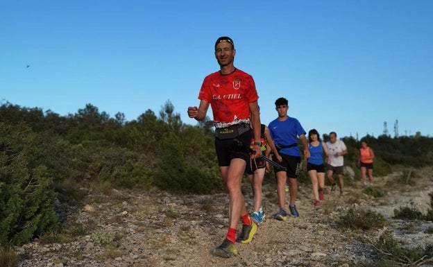 El atardecer fue testigo del impresionante reto del atleta de Utiel. 