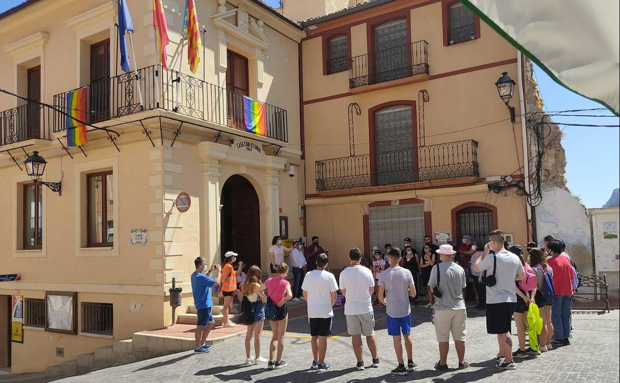 Imagen de la bienvenida en el Ayuntamiento de Agres.  