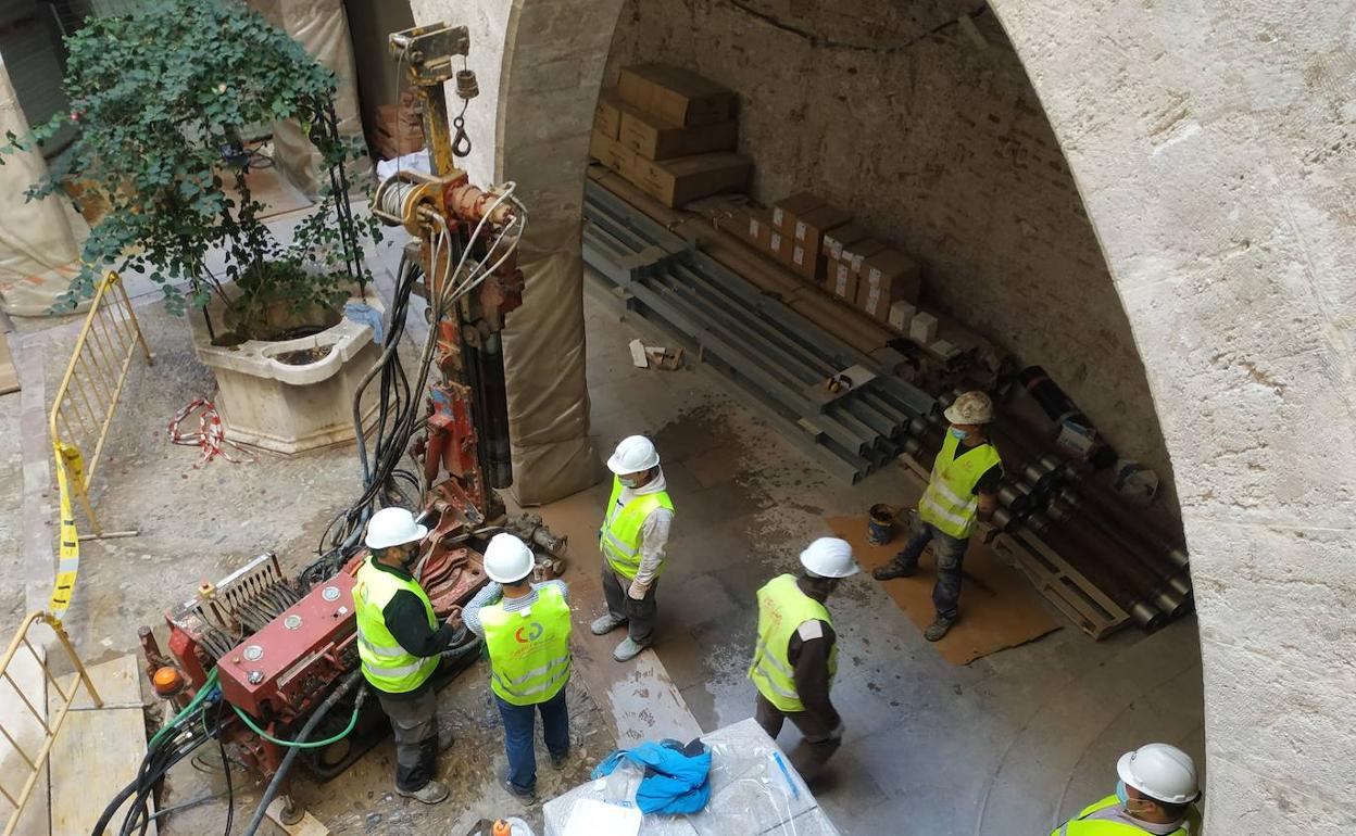 Obras de rehabilitación del Palau del Almirall, sede de Hacienda. 