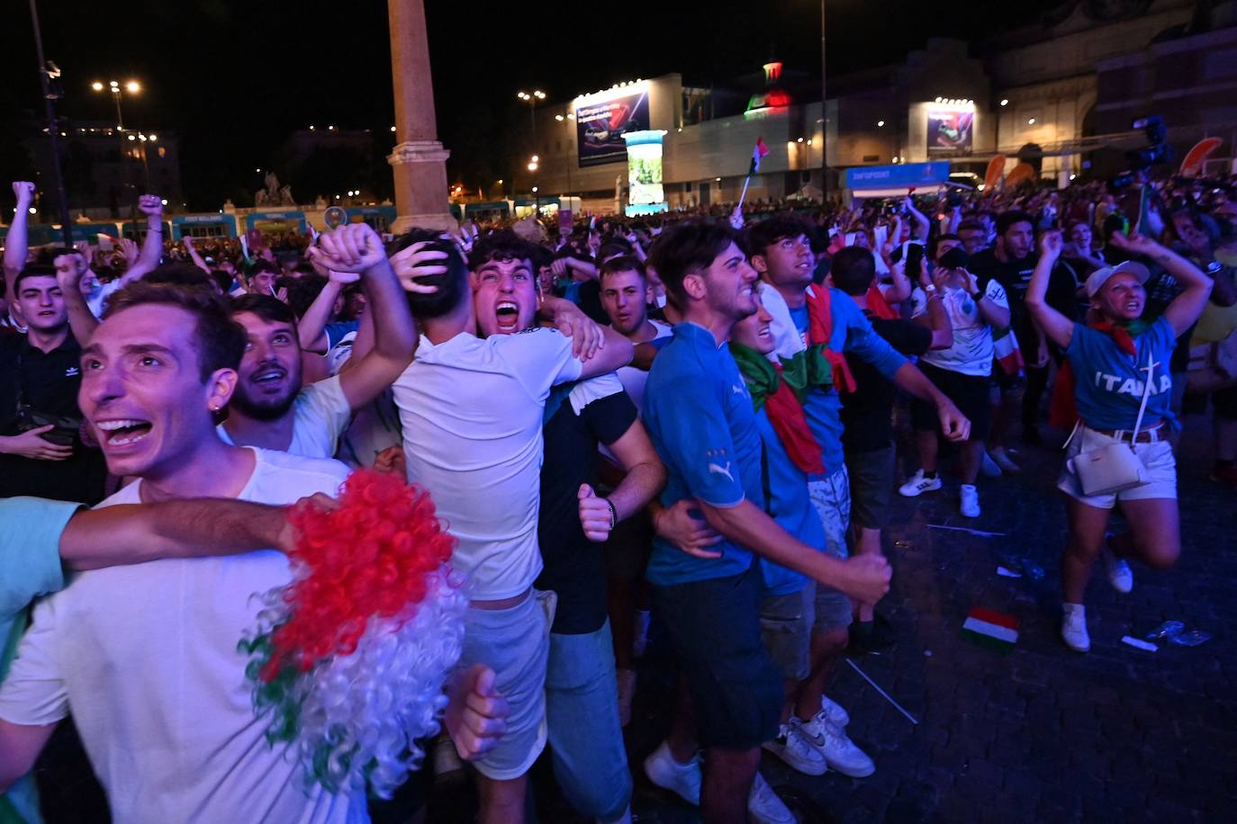 La victoria ante España desata la euforia en la calles de Roma.