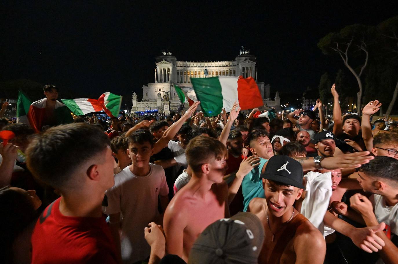 La victoria ante España desata la euforia en la calles de Roma.