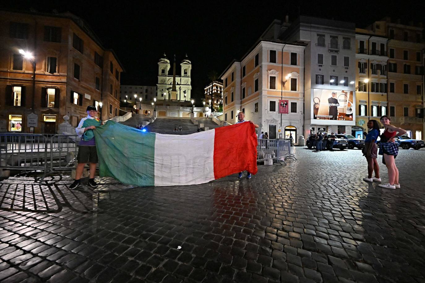 La victoria ante España desata la euforia en la calles de Roma.