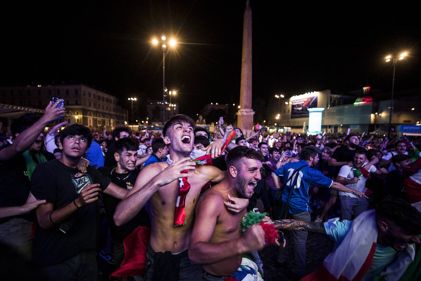 La victoria ante España desata la euforia en la calles de Roma.