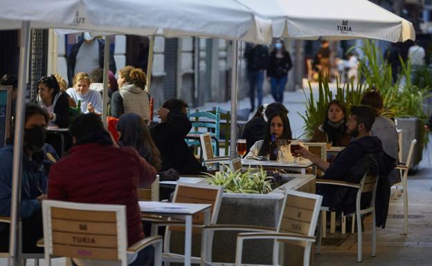 Las nuevas medidas en los bares y restaurantes de Valencia