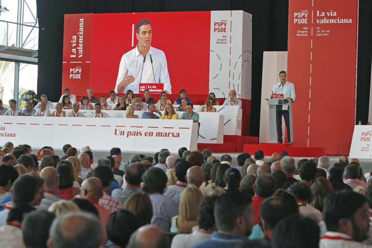 Pedro Sánchez, en la inaguración en 2017 del congreso del PSPV celebrado en Elche. efe/morell