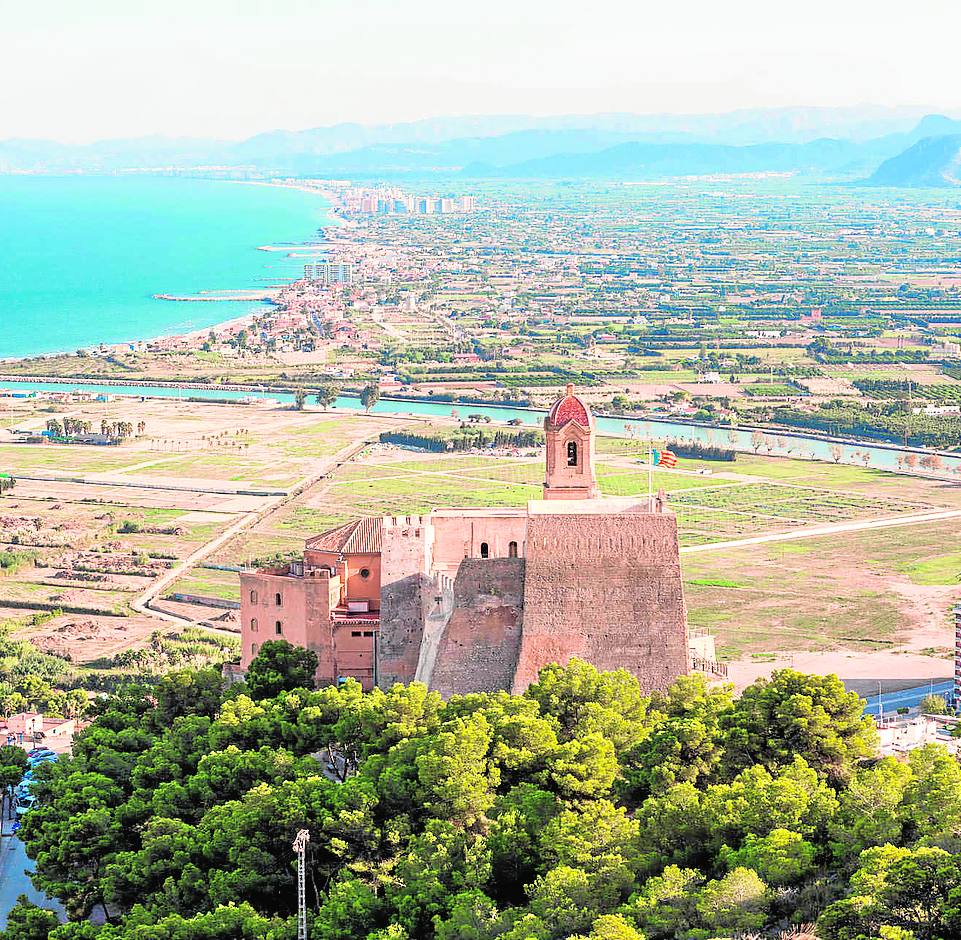 El castillo de Cullera, con unas vistas increíbles de la desembocadura del Júcar. 