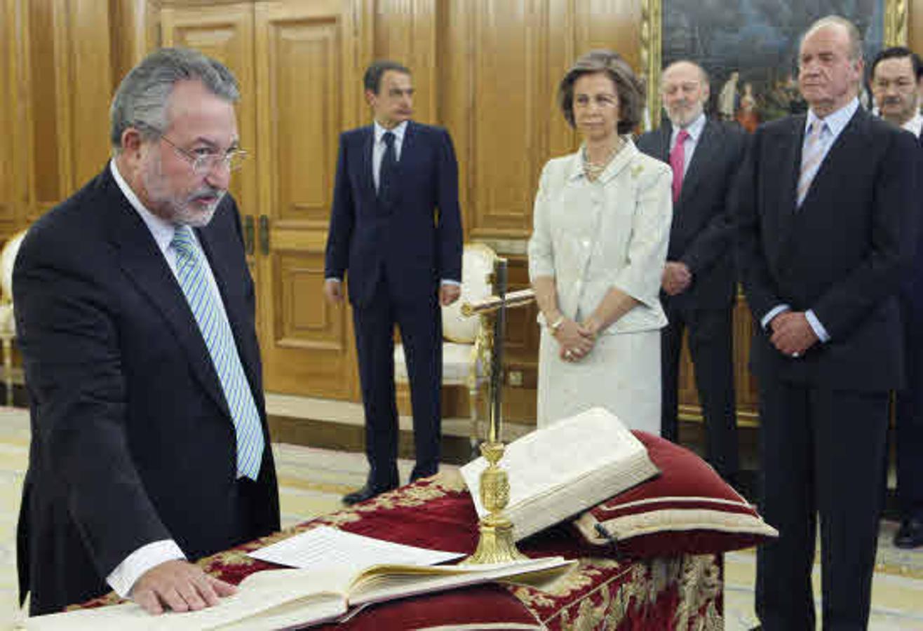 Bernat Soria, Ministro de Sanidad y Consumo jurando el cargo en 2007. Gobierno del PSOE.