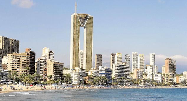 Este simbólico edificio situado en Benidorm se ha convertido en el edificio más alto de la Comunidad Valenciana con una altura de 187 metros.