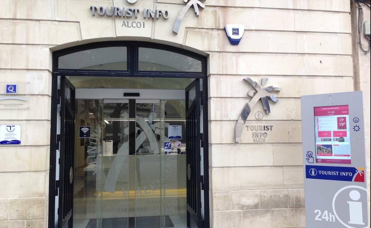 La oficina Tourist Info de Alcoy seguirá promocionando la Font Roja. 