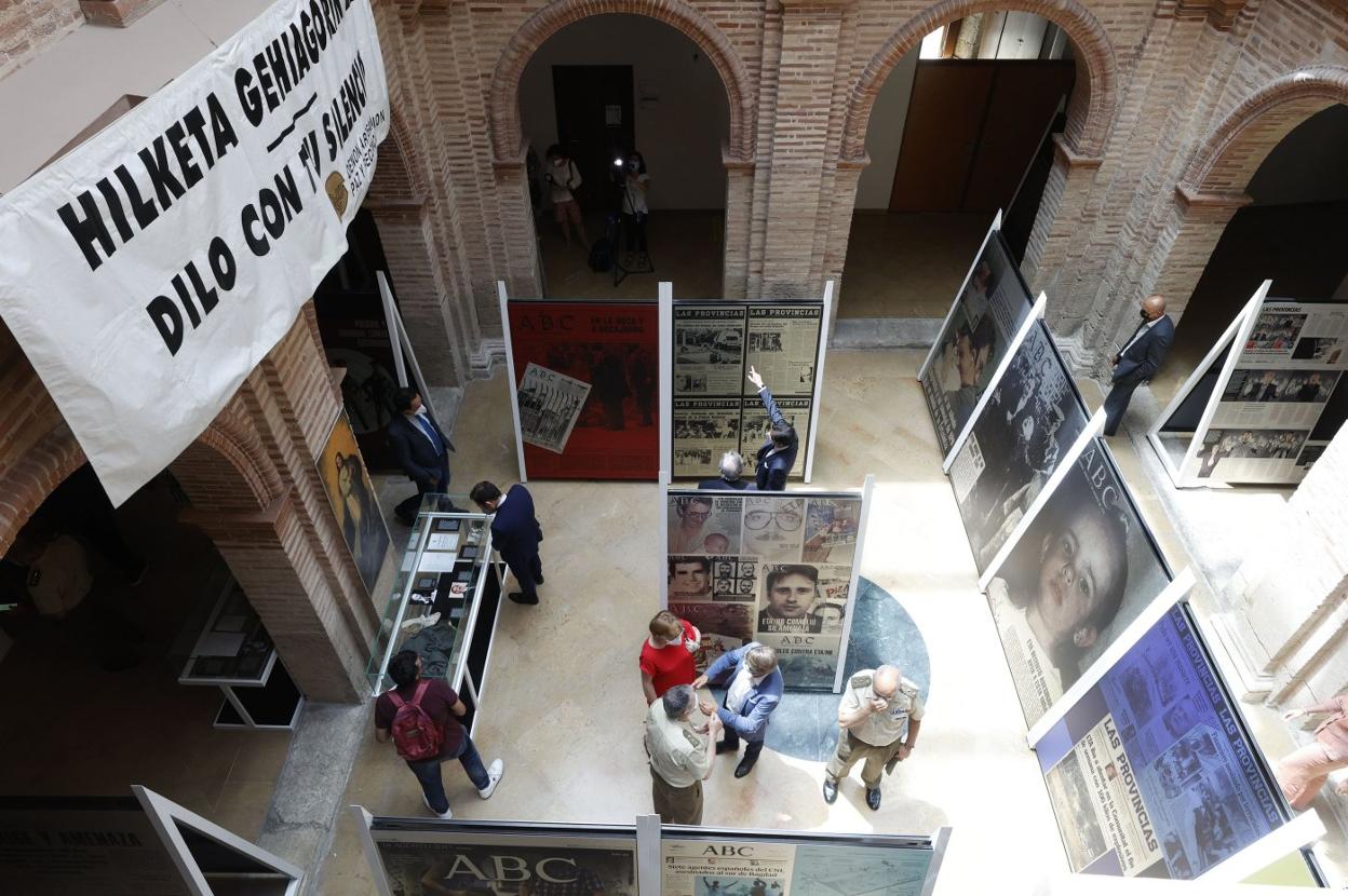 Inauguración de la exposición 'Terror a Portada'. Jesús signes