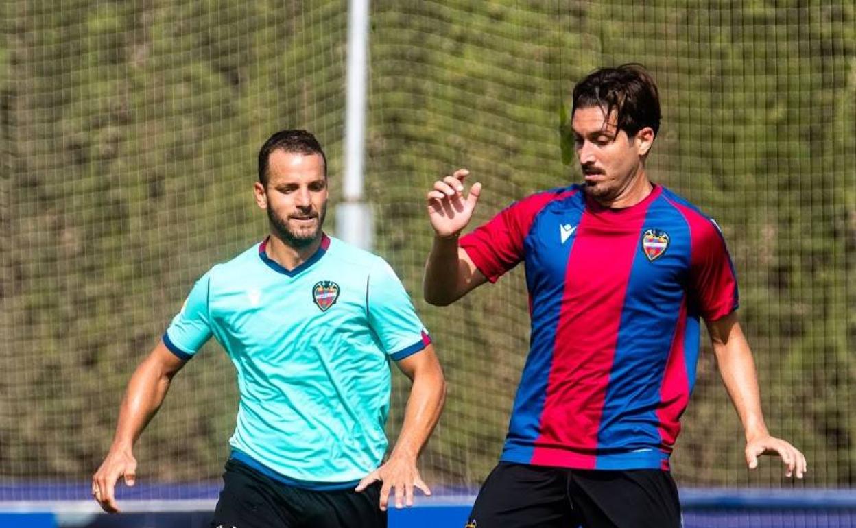 Campaña y Soldado, durante el partido de ayer.