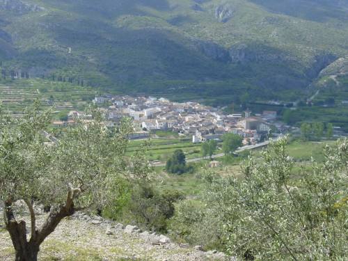 Imagen del municipio de Vall d'Ebo, situado en un valle entre montañas