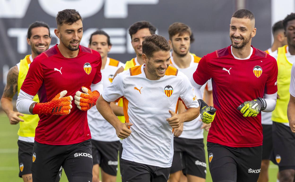 Cristian Rivero, Manu Vallejo y Jaume Doménech, ayer en Paterna.