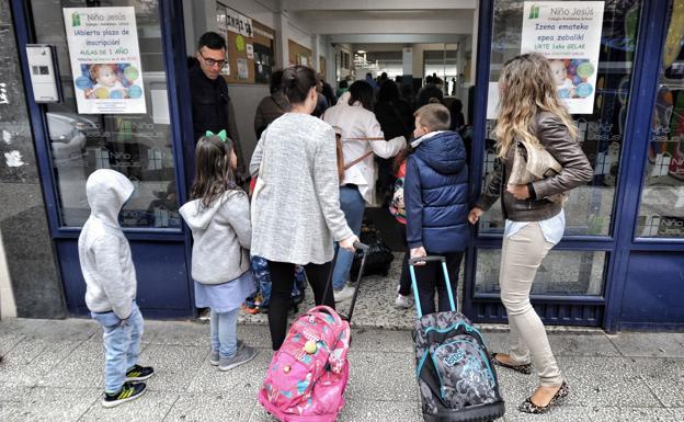 La covid deja más de 2.300 niños huérfanos en España 