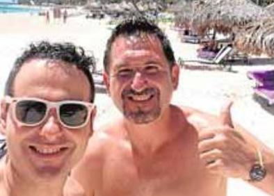 Imagen secundaria 1 - Selfie en la playa | Luis Miguel Seguí en playa Bávaro | El actor con una amiga.