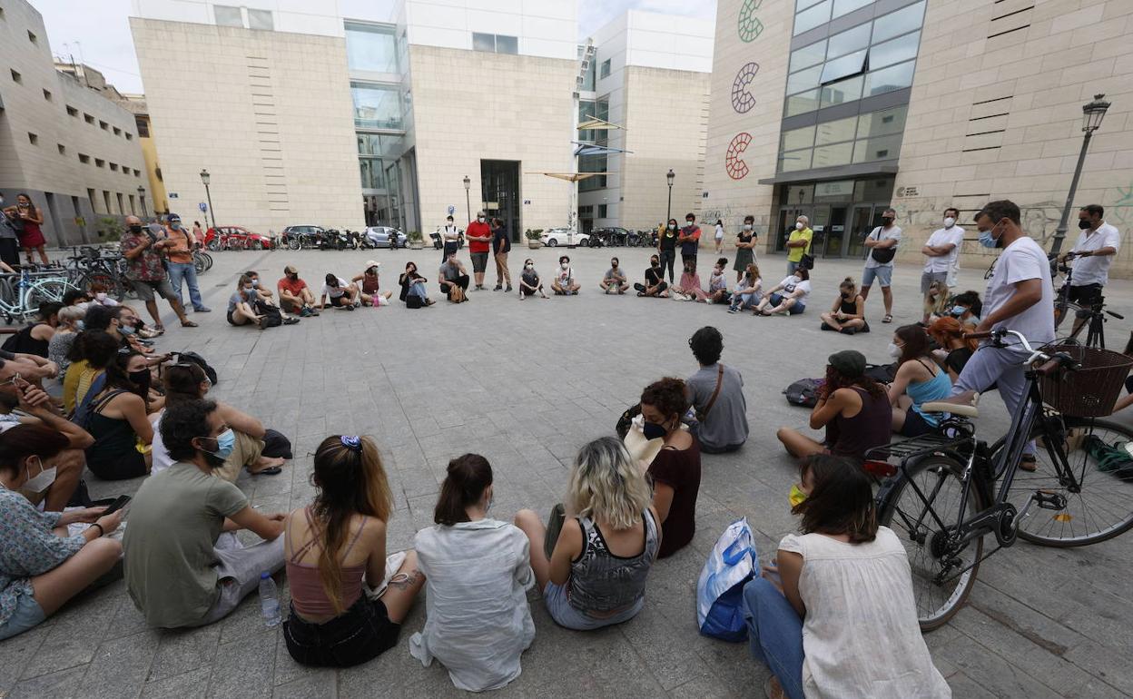 La primera de las asambleas celebradas por los profesionales de las artes escénicas valencianas. 