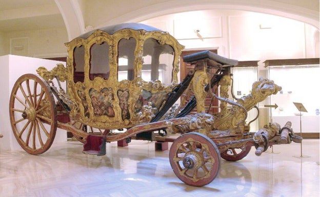 La Carroza de las Ninfas expuesta en la planta baja del Museo de Cerámica.