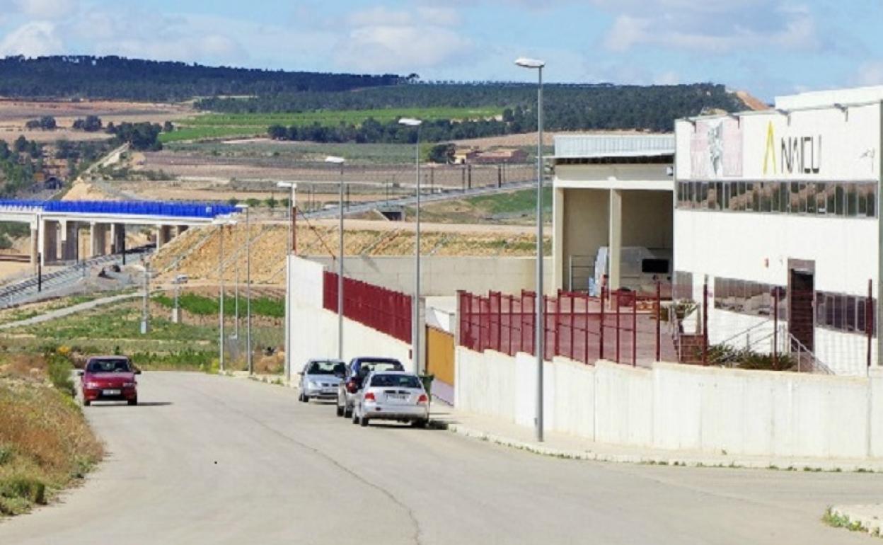 Los participantes del taller de albañilería trabajarán en el Polígono Industrial de La Fon de la Figuera. 