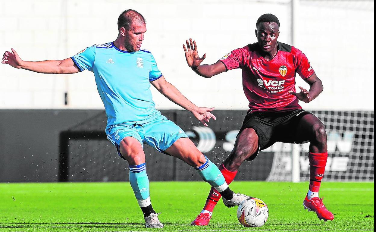 Diakhaby disputó la primera parte ante el Cartagena como mediocentro.