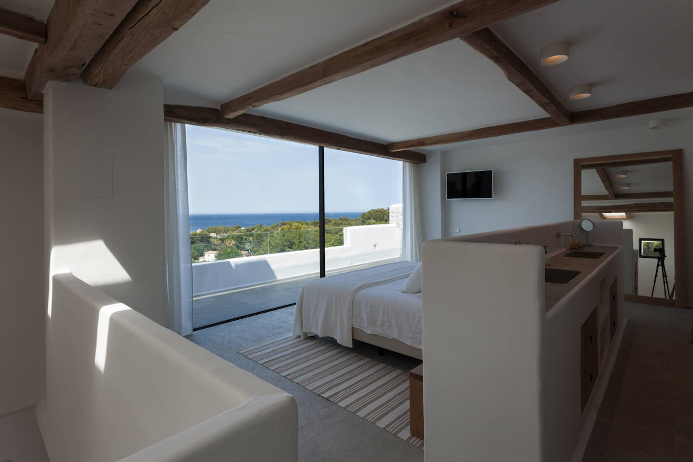 Todas las habitaciones tienen vistas al mar.