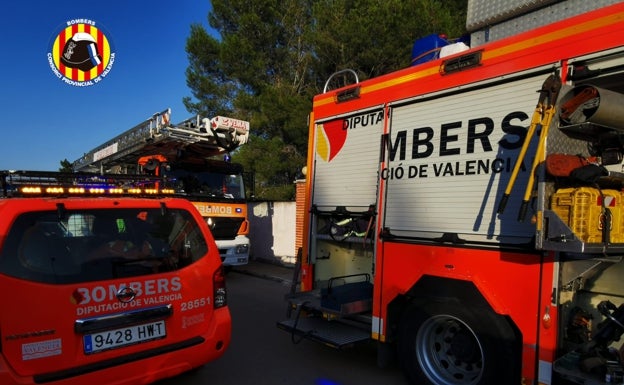 El operativo en el lugar donde se produjo el incendio. 