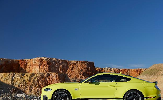 Al volante del Ford Mustang Mach 1, posiblemente el último de su especie