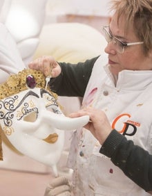 Imagen secundaria 2 - Taller de Pere Baenas y maqueta de la falla de José Gallego. 
