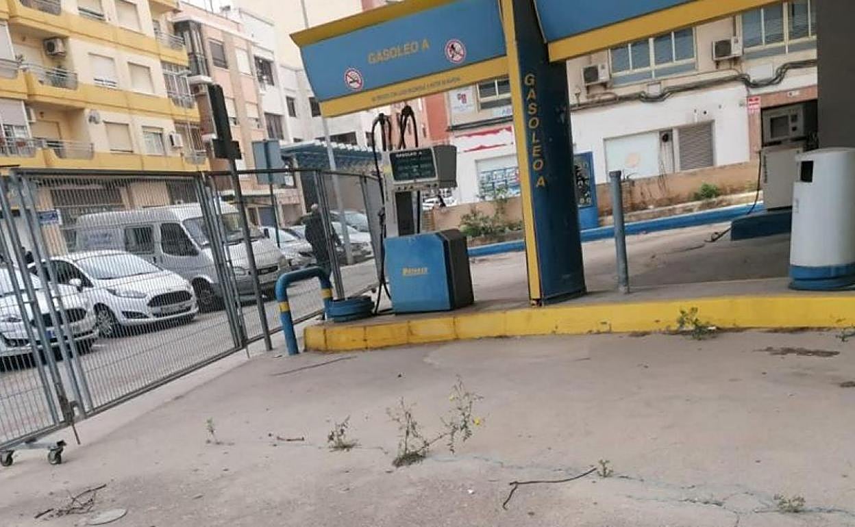 La gasolinera está ubicada en la avenida Luis Suñer. 