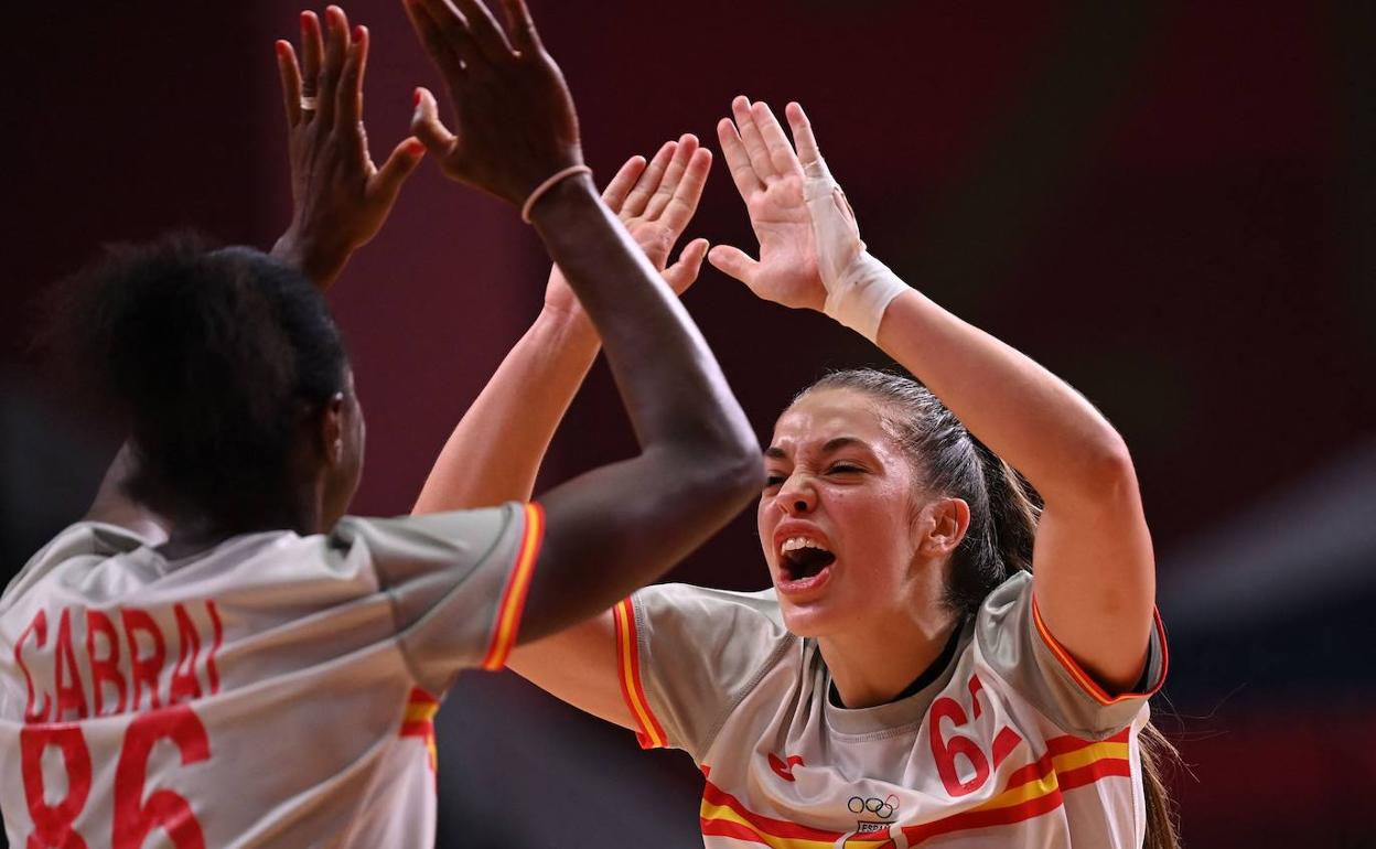 Paula Arcos celebra su gol frente al combinado francés. 